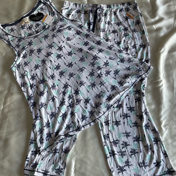 Womens lounge wear - Picture 2 of 2